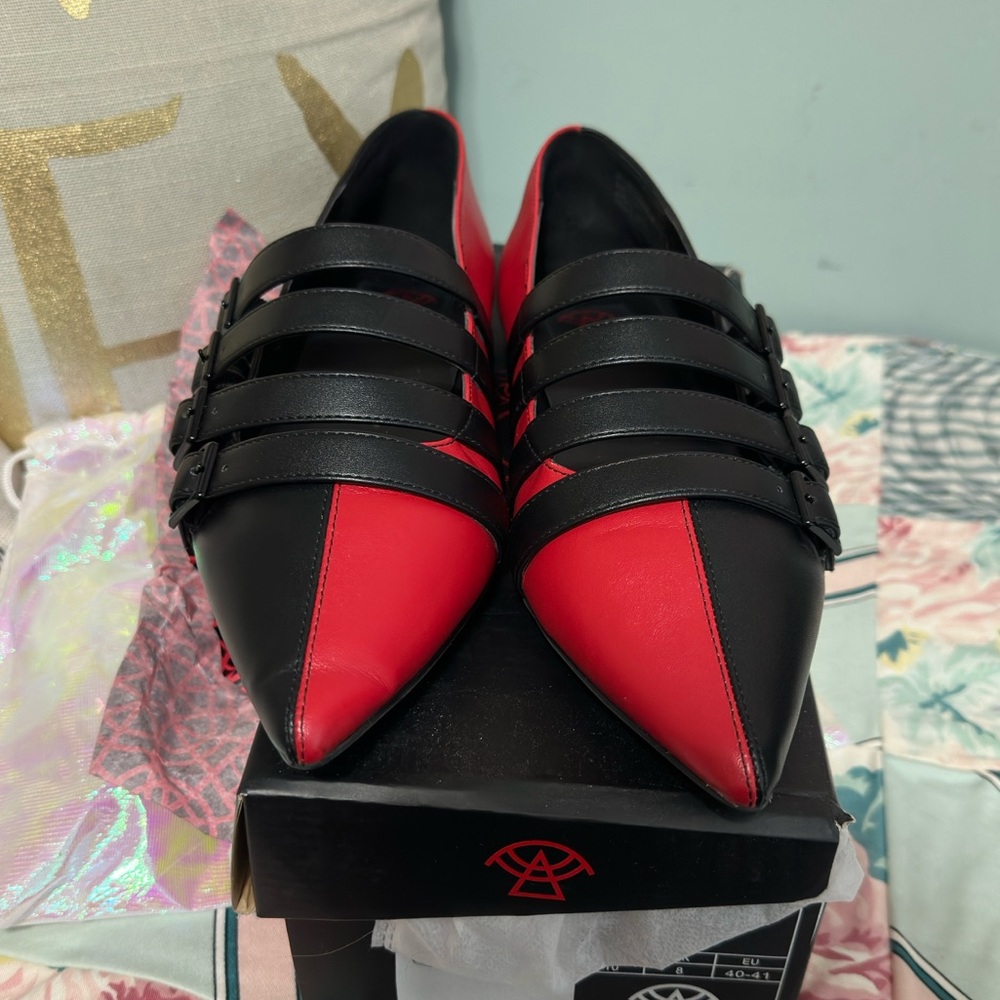 Strangecvlt Coven Flat in Black and Red Split